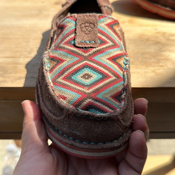 Ariat - Picture 2 of 5